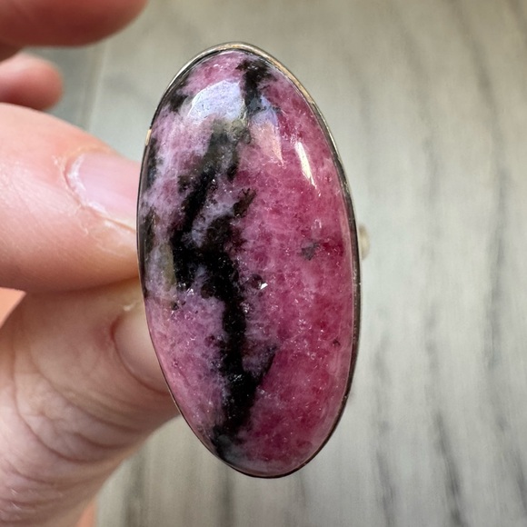Large Rhodonite Ring - Picture 2 of 15